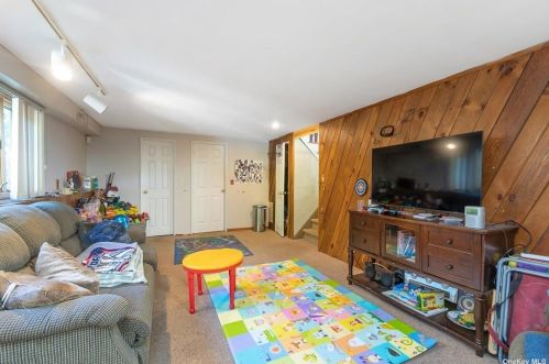 23 Fenwood Rd, Huntington Station NY 11746-2123 exterior