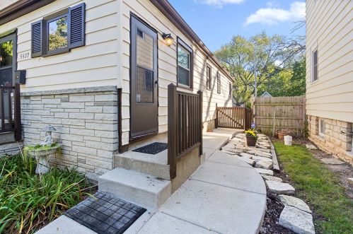 5522 37th St, Milwaukee, WI 53209-4734