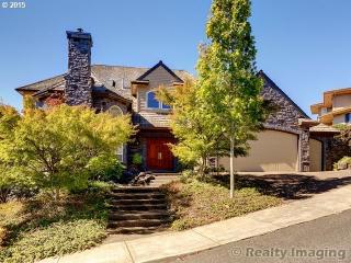 8711 Benson St, Portland, OR 97229-9165