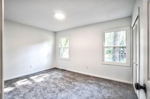 1202 Sprucebrook Dr, Kalamazoo MI 49048-5814 exterior