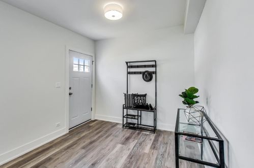 2830 Barry Ave, Chicago IL  60618-7016 exterior