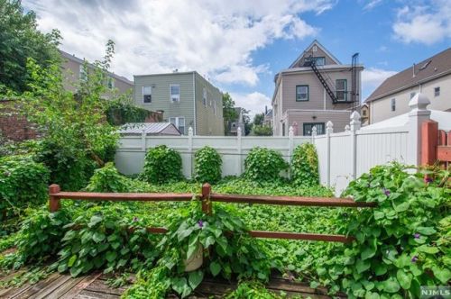 71 St, Union City NJ 07086-7101 exterior