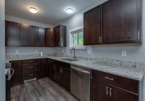 36 Charles St, Concord NH  03303-1528 exterior