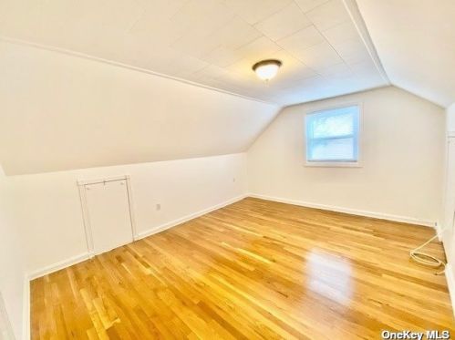 87 Regent St, Valley Stream NY 11580-4029 exterior