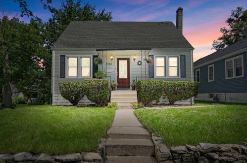 2724 98th St, Chicago, IL 60805-3238