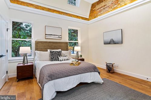 302 Rhode Is Ave, Washington DC 20001-1827 exterior