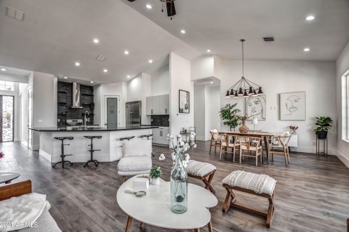 6434 12 St, Phoenix AZ 85086-4804 exterior