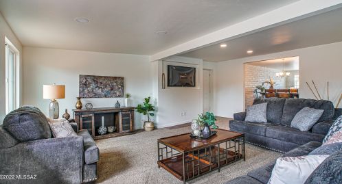 8322 Julia St, Tucson AZ  85710-4218 exterior