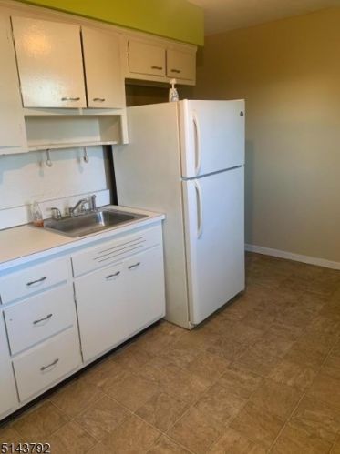 323 Faitoute Ave, Roselle Park NJ  07204-1888 exterior