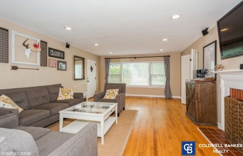 228 Hawthorne Ave, Elmhurst IL  60126-3242 exterior