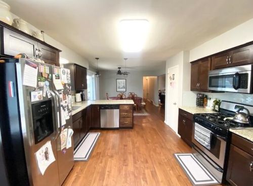 4042 93rd St, Milwaukee, WI 53222-1505