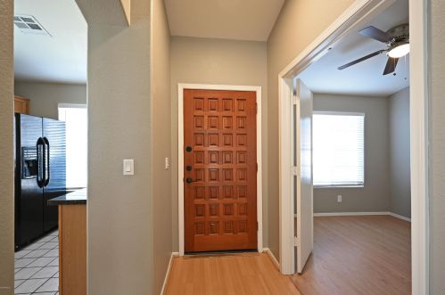 7043 28th Ave, Phoenix AZ  85051-8452 exterior