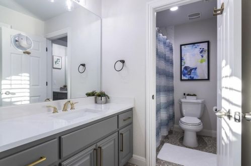 217 Emerald Rdg Dr, Austin TX 78732-1234 exterior