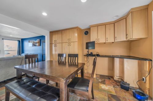 884 Spartan Dr, Sandy UT 84094-1811 exterior