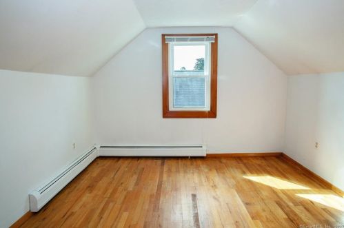 5 Litchfield Dr, Enfield CT 06082-5807 exterior