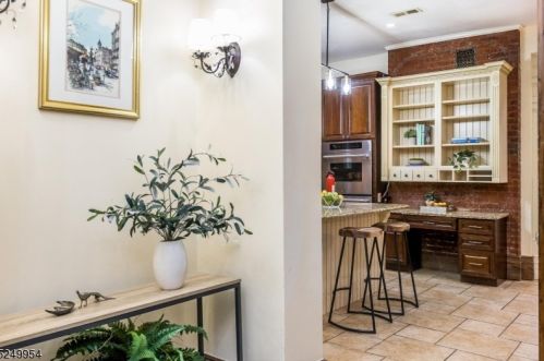 181 Smt Ave, Montclair NJ 07043-1817 exterior