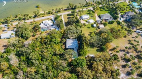 9101 Indian Riv Dr, Fort Pierce FL 34982-7824 exterior