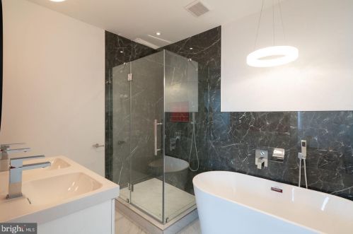 2833 Jackson St, Philadelphia PA  19145-2426 exterior