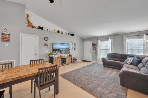 211 Kestor Dr, Fort Pierce FL 34953-5426 exterior