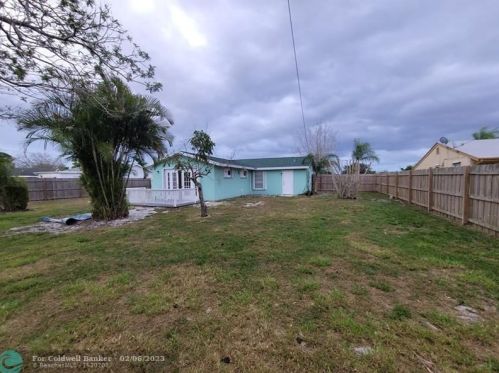 364 Airoso Blvd, Fort Pierce FL  34983-2029 exterior