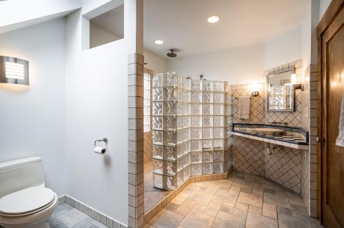 1817 48, Milwaukee WI 53208-1714 exterior