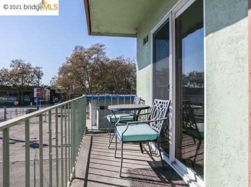 1111 Blake St, Berkeley CA 94703-1903 exterior