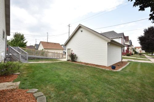 2102 Walnut St, Milwaukee WI 53205-1422 exterior