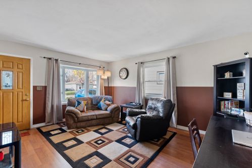 4666 50th St, Milwaukee, WI 53220-4122