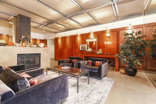 100 Wisconsin Ave, Madison WI  53703-2104 exterior