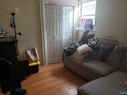 55 Clinton Pl, East Rutherford NJ 07073-1323 exterior