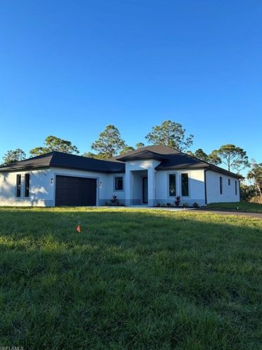 2659 6th Ave, Naples, FL 34117-4911