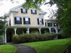 102 Highland St, Newton, MA 02465-2405