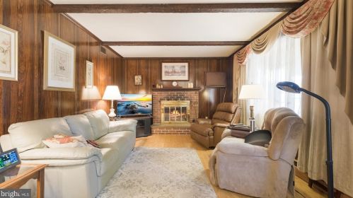 2350 Steven Rd, Huntingdon Valley PA 19006-6610 exterior