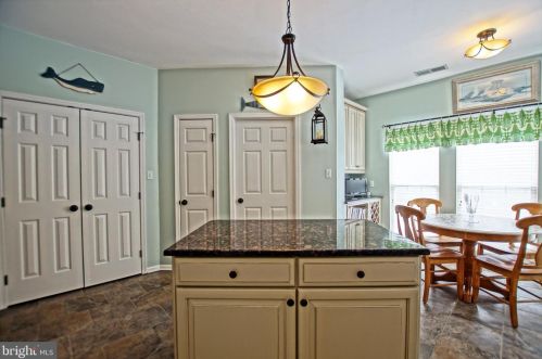 6 Amberwood Way, Lewes DE 19958-9468 exterior