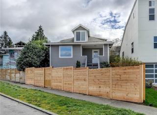 4727 Admiral Way, Seattle WA  98116-2336 exterior