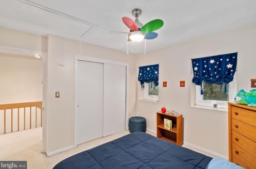 9 Riverbend Dr, New Brunswick NJ 08902-1100 exterior