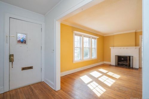 566 Park Rd, Hartford CT 06119-1749 exterior