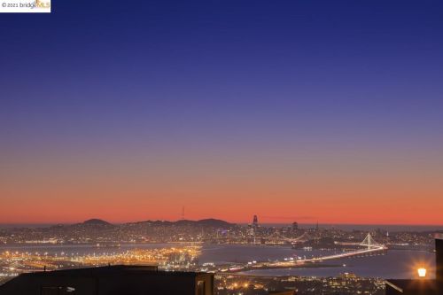 1560 Grand View Dr, Berkeley CA 94705-1637 exterior