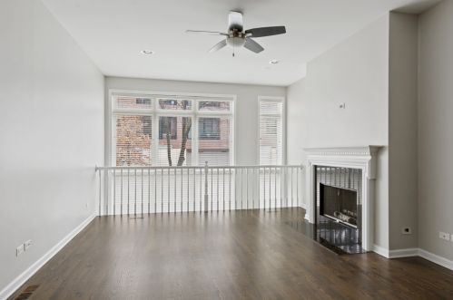 2713 Kenmore Ave, Chicago, IL 60614-1305