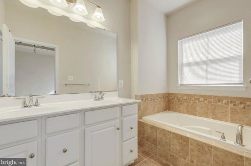 553 Fox River Hills Way, Glen Burnie MD 21060-8489 exterior