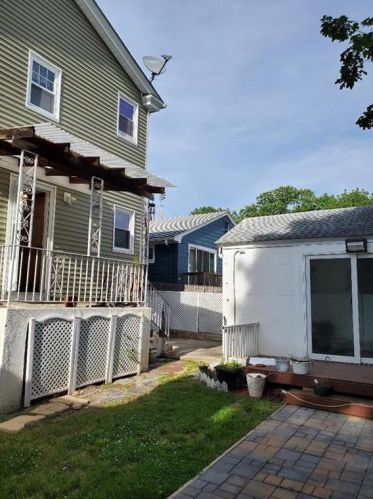 18 Balmoral Ave, Providence RI  02908-2202 exterior