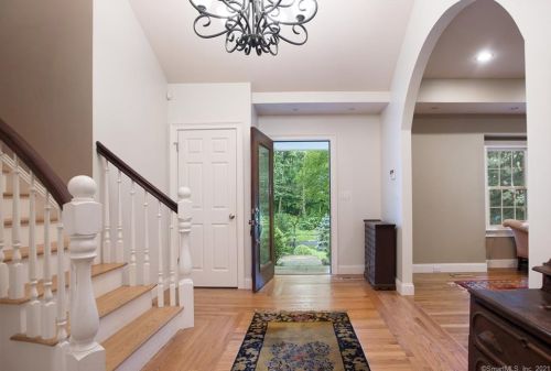 104 Standish Dr, Ridgefield, CT 06877-4731