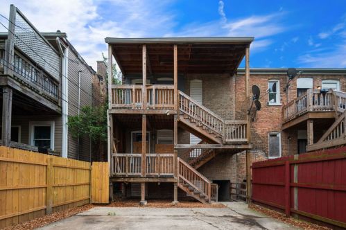 6804 Champlain Ave, Chicago IL 60637-4115 exterior