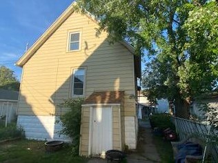 1252 45, Milwaukee WI 53210-2403 exterior