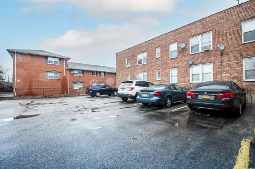 70 Gibson Blvd, Valley Stream NY  11581-2039 exterior