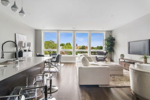 4062 Lincoln Ave, Chicago, IL 60618-3038