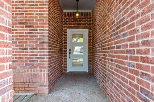 5712 Fitchwood Ln, Austin TX  78749-3546 exterior