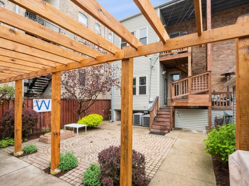 4052 Paulina St, Chicago IL 60613-2520 exterior