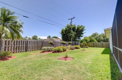 2885 Eagle Dr, Fort Pierce FL 34951-2374 exterior