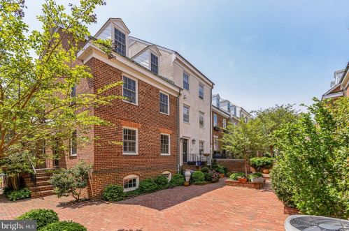 114 Cameron Mews, Alexandria VA  22314-2604 exterior